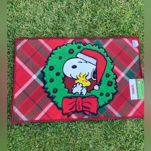 Peanuts Snoopy Christmas Accent Rug 20x32 NWT